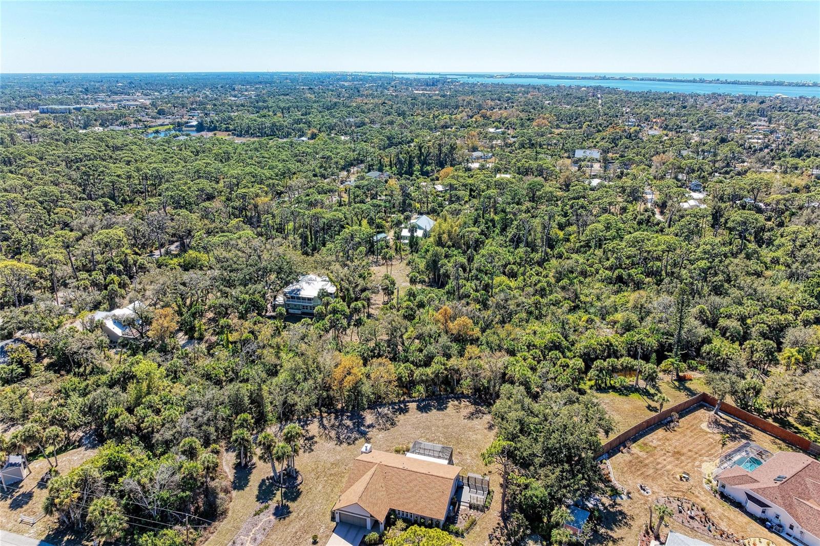 Image 7 of 100 For 820 Elm Street