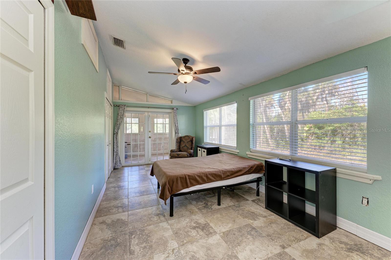 Image 73 of 100 For 820 Elm Street