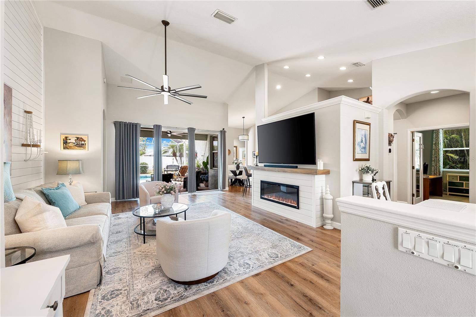 Image 4 of 43 For 6750 64th Terrace E