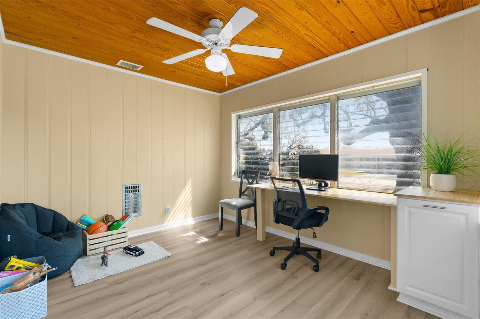 Image 17 of 47 For 1831 Meadowbrook Avenue