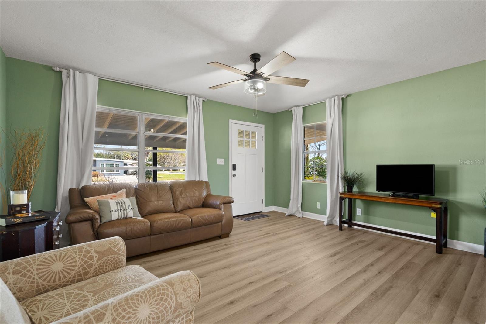 Image 6 of 47 For 1831 Meadowbrook Avenue