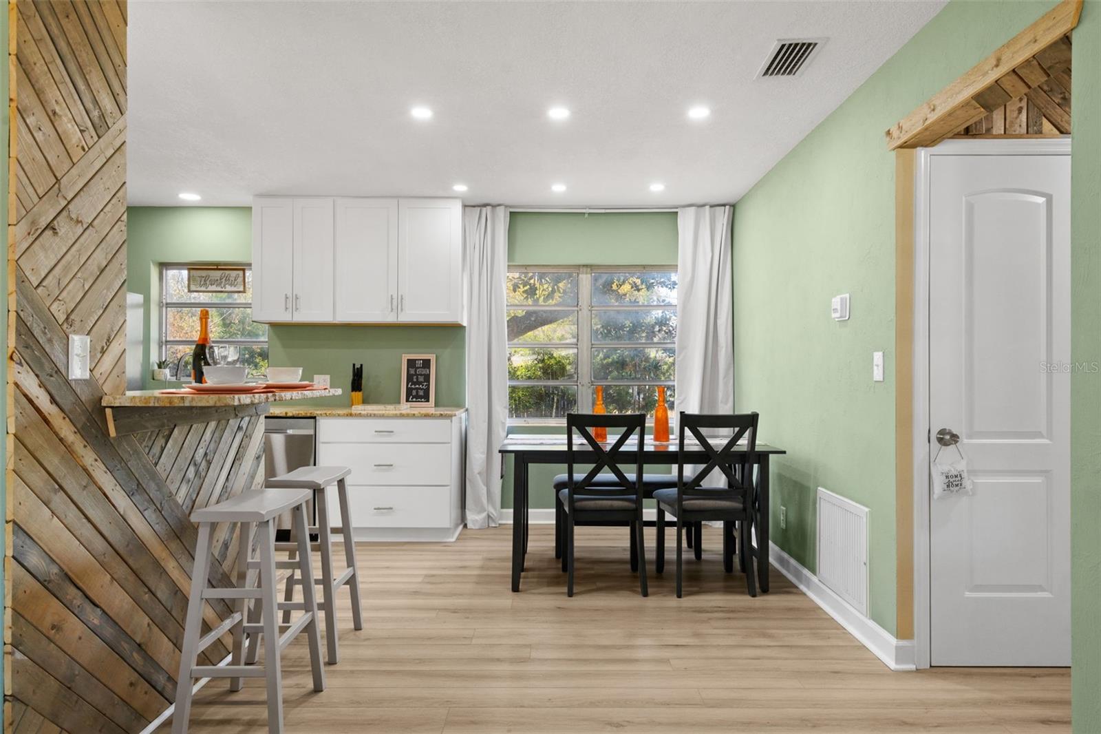 Image 9 of 47 For 1831 Meadowbrook Avenue