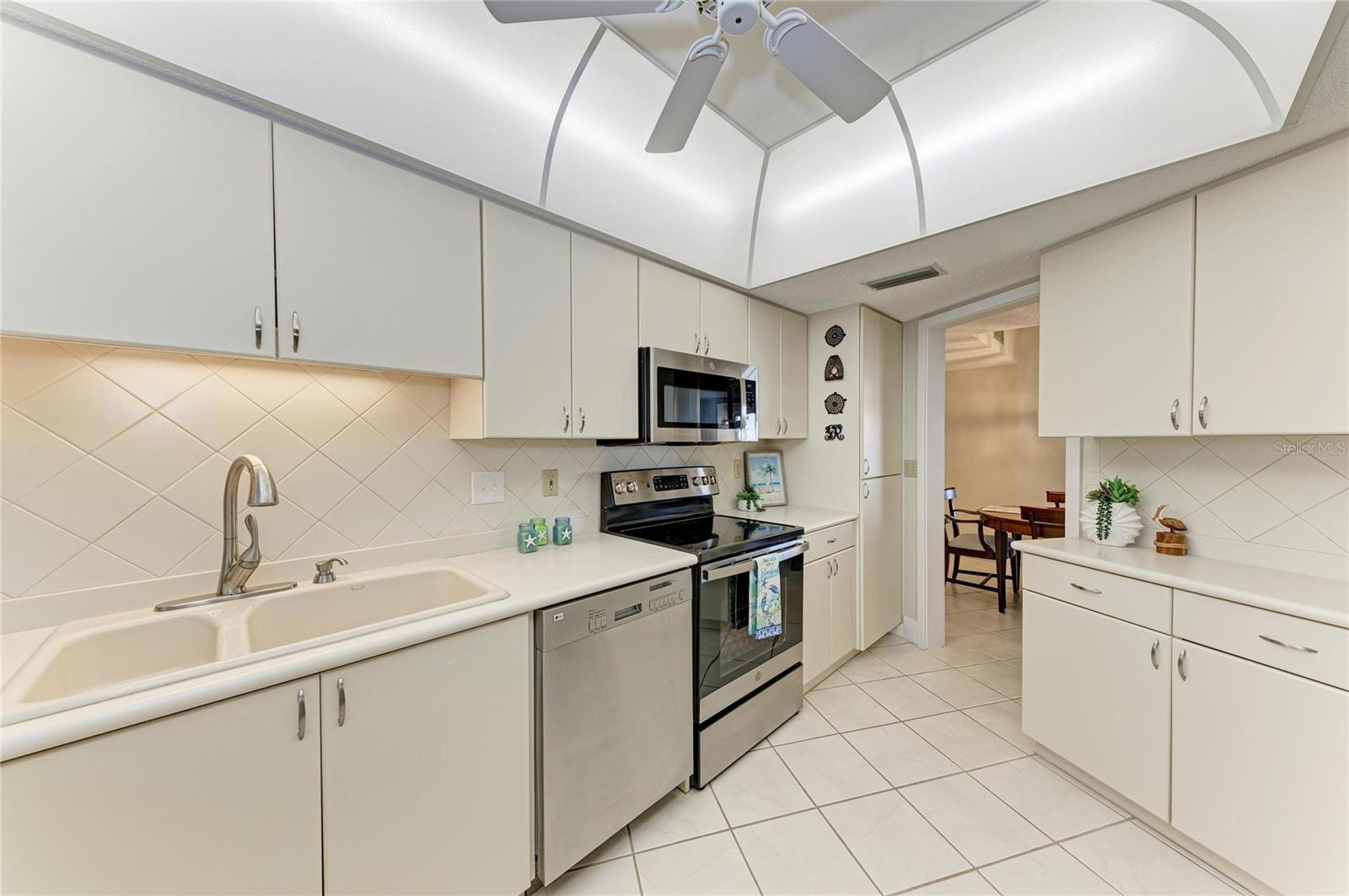 Image 17 of 33 For 4835 Gulf Of Mexico Drive 105