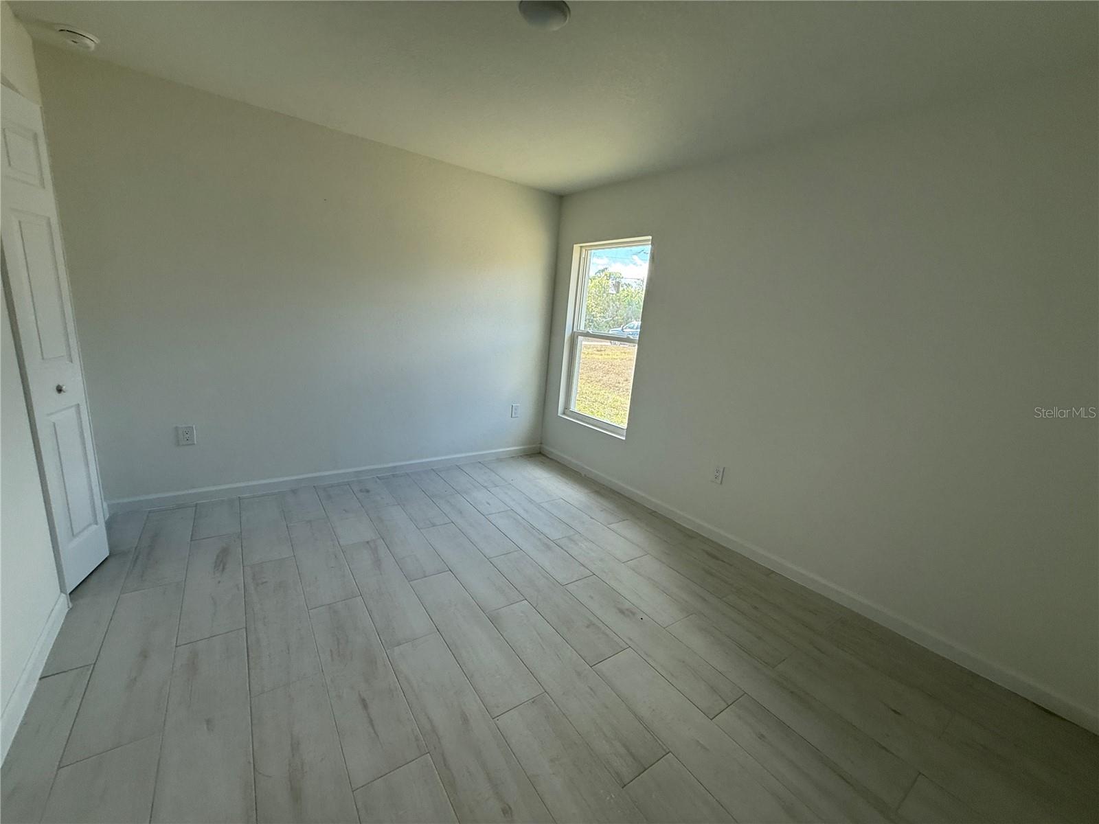 Image 17 of 27 For 1609 Glenan Road