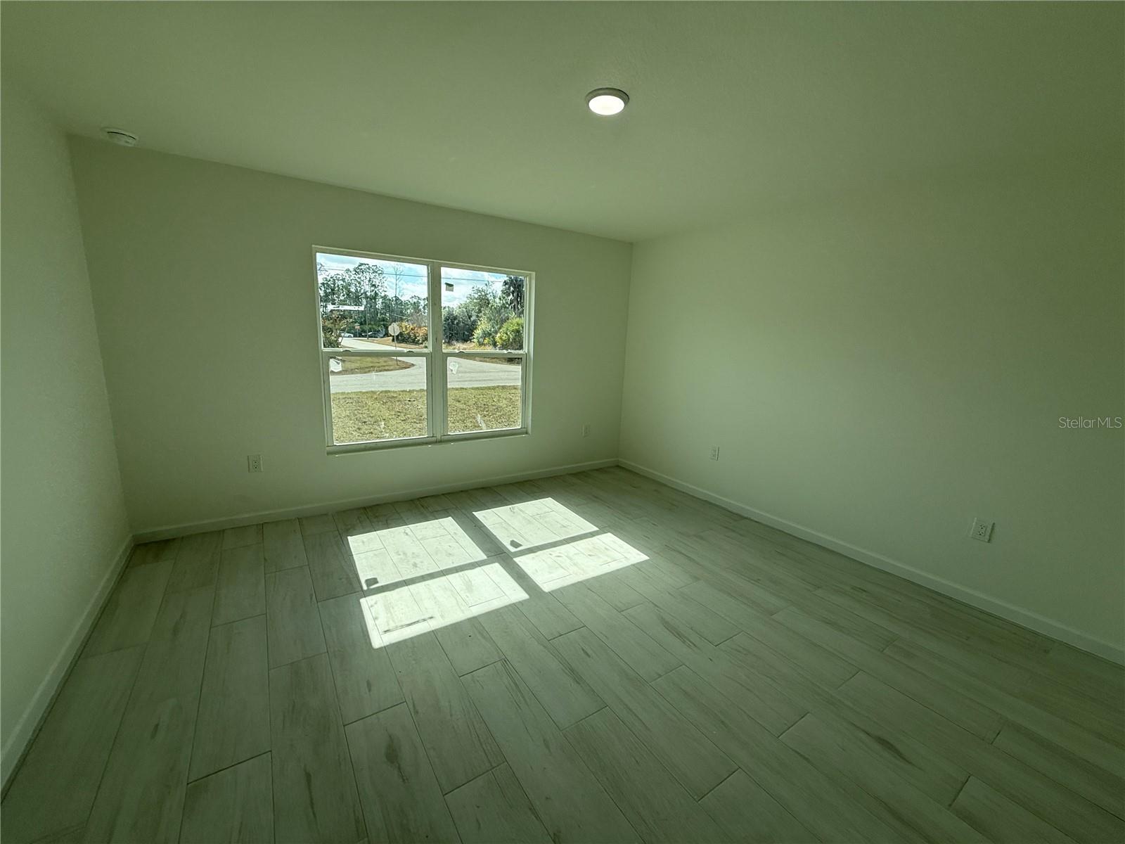 Image 8 of 27 For 1609 Glenan Road