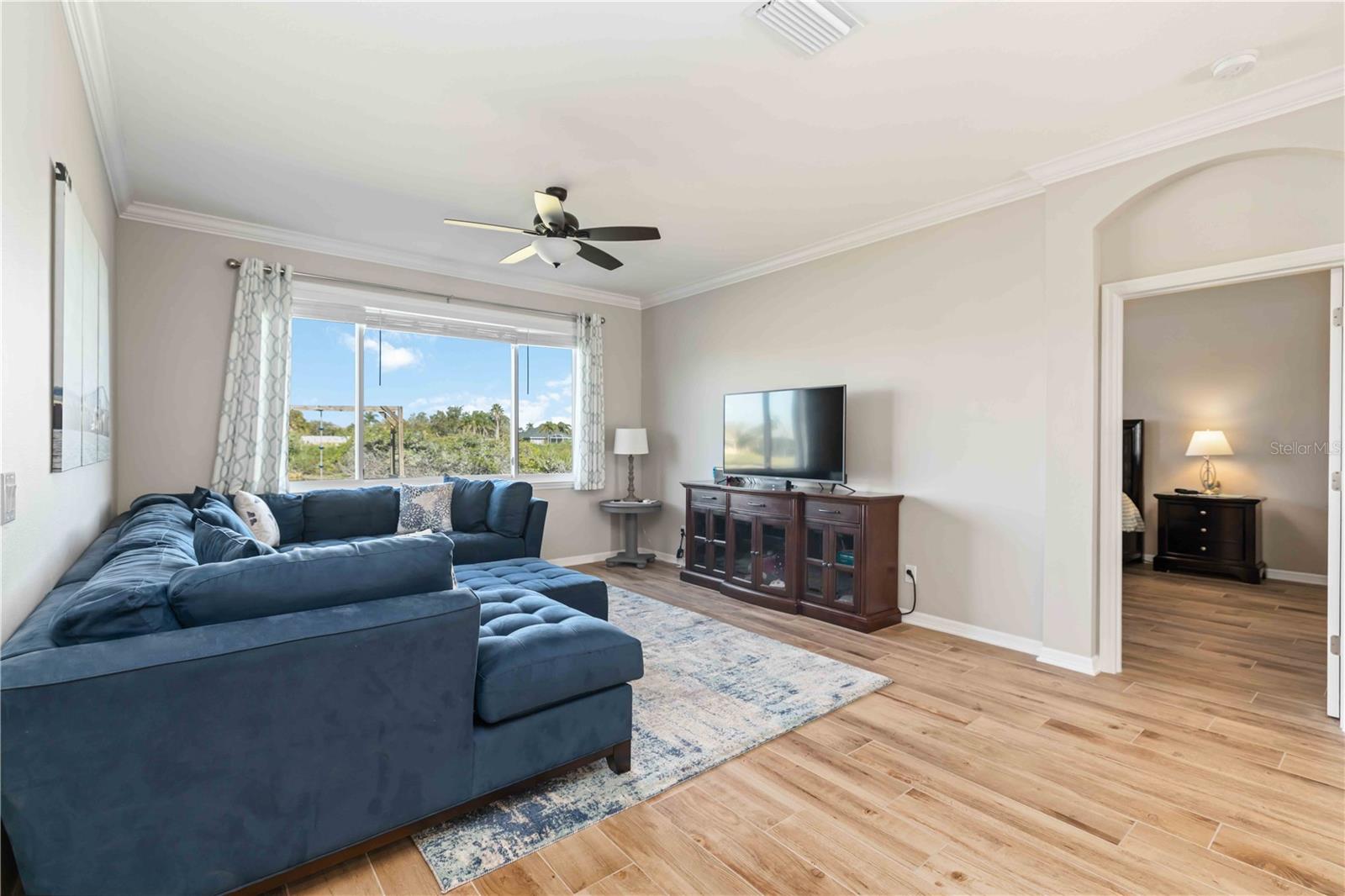 Image 11 of 25 For 5220 Lakehurst Court