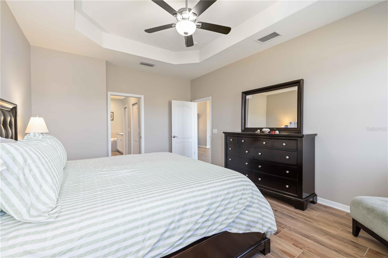 Image 13 of 25 For 5220 Lakehurst Court