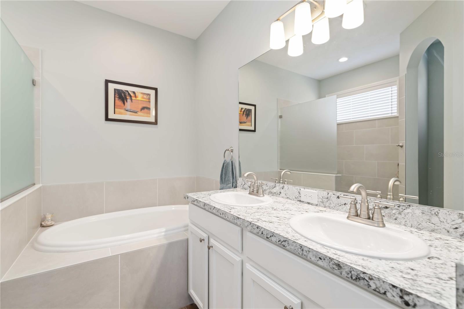 Image 14 of 25 For 5220 Lakehurst Court