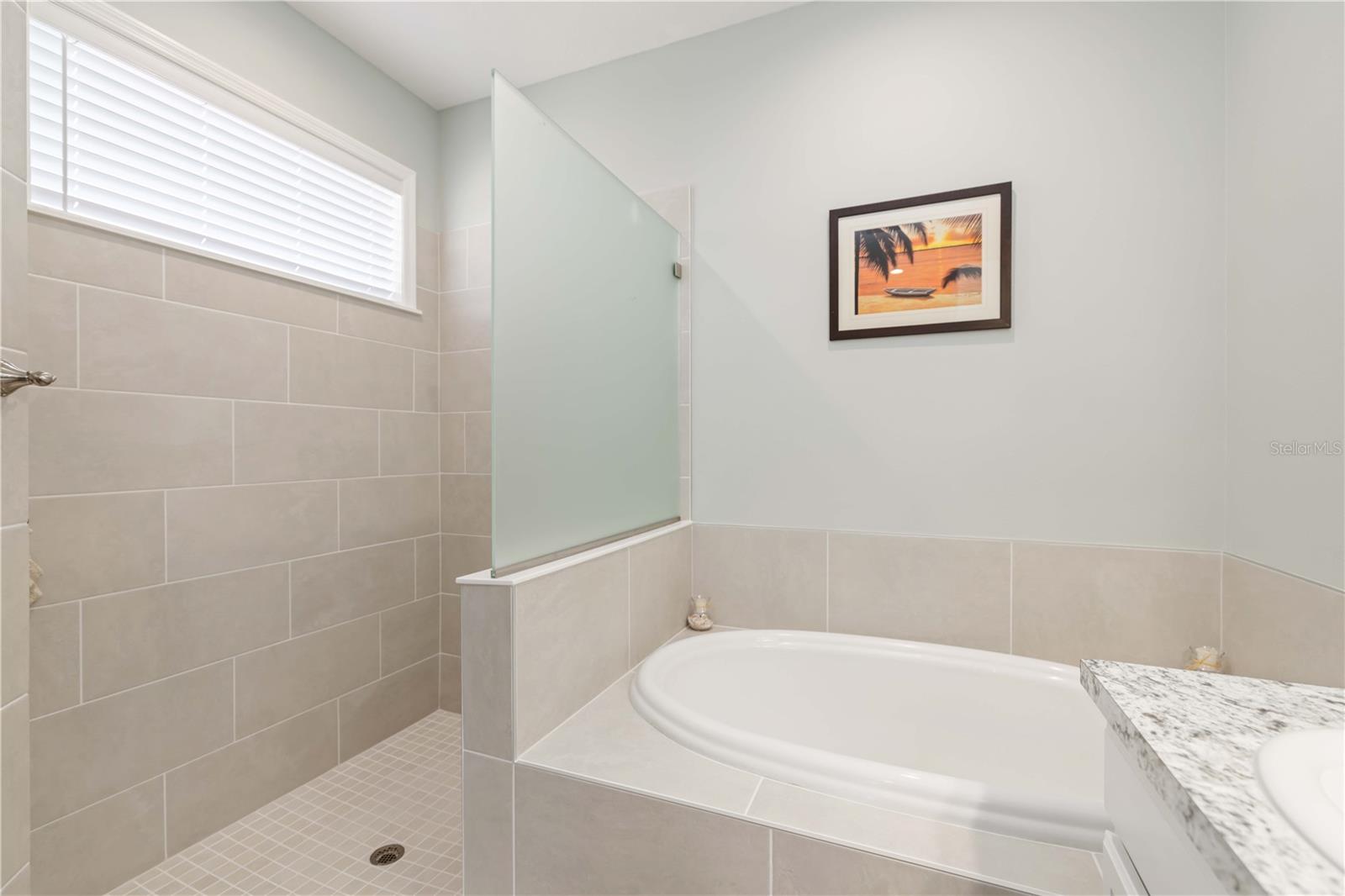 Image 15 of 25 For 5220 Lakehurst Court