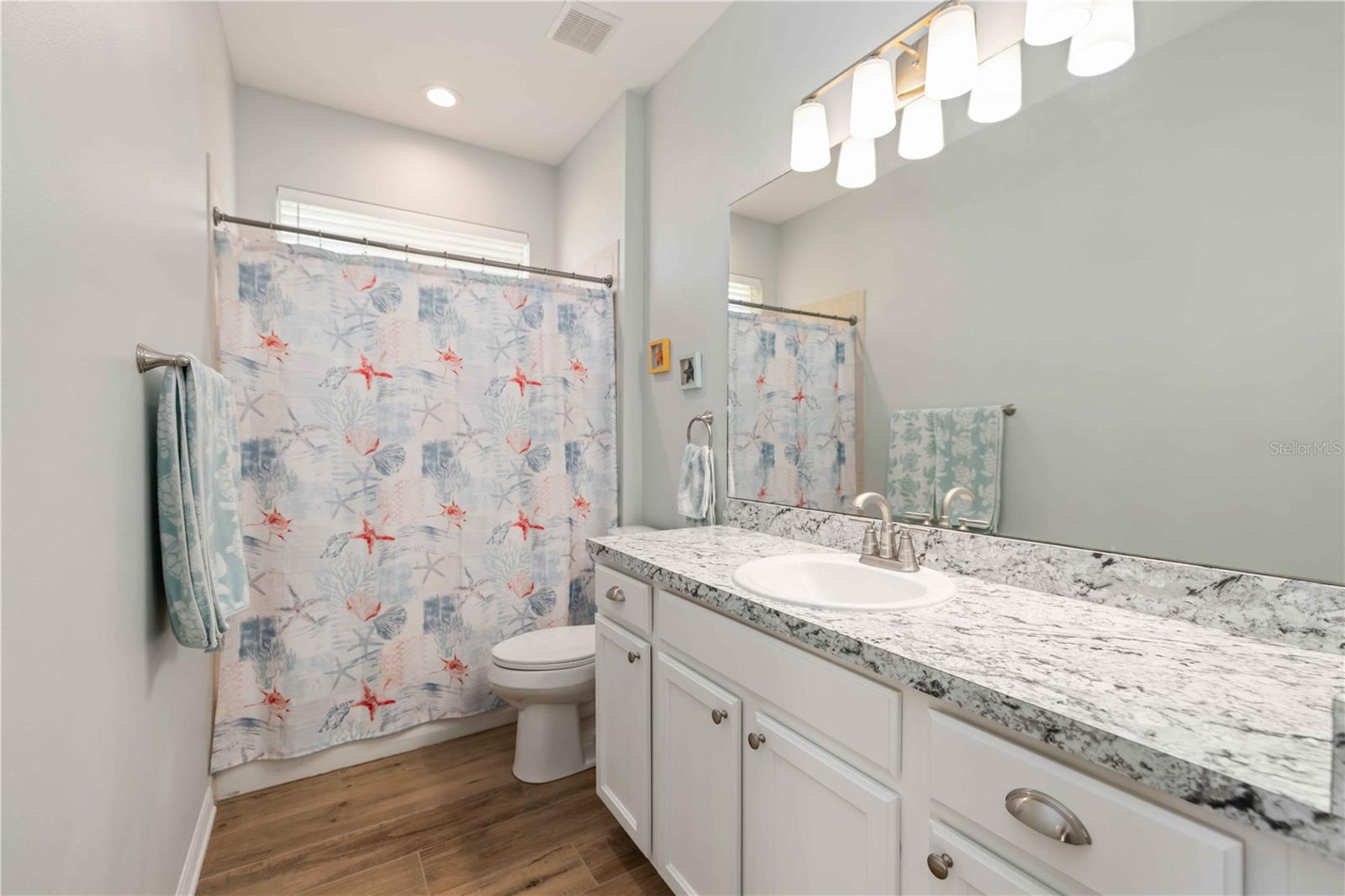 Image 18 of 25 For 5220 Lakehurst Court