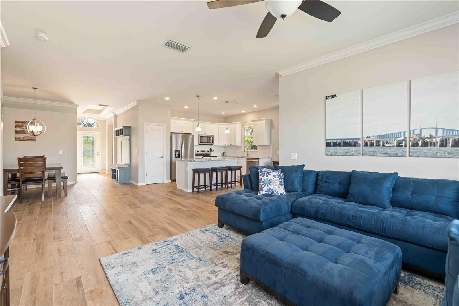 Image 5 of 25 For 5220 Lakehurst Court