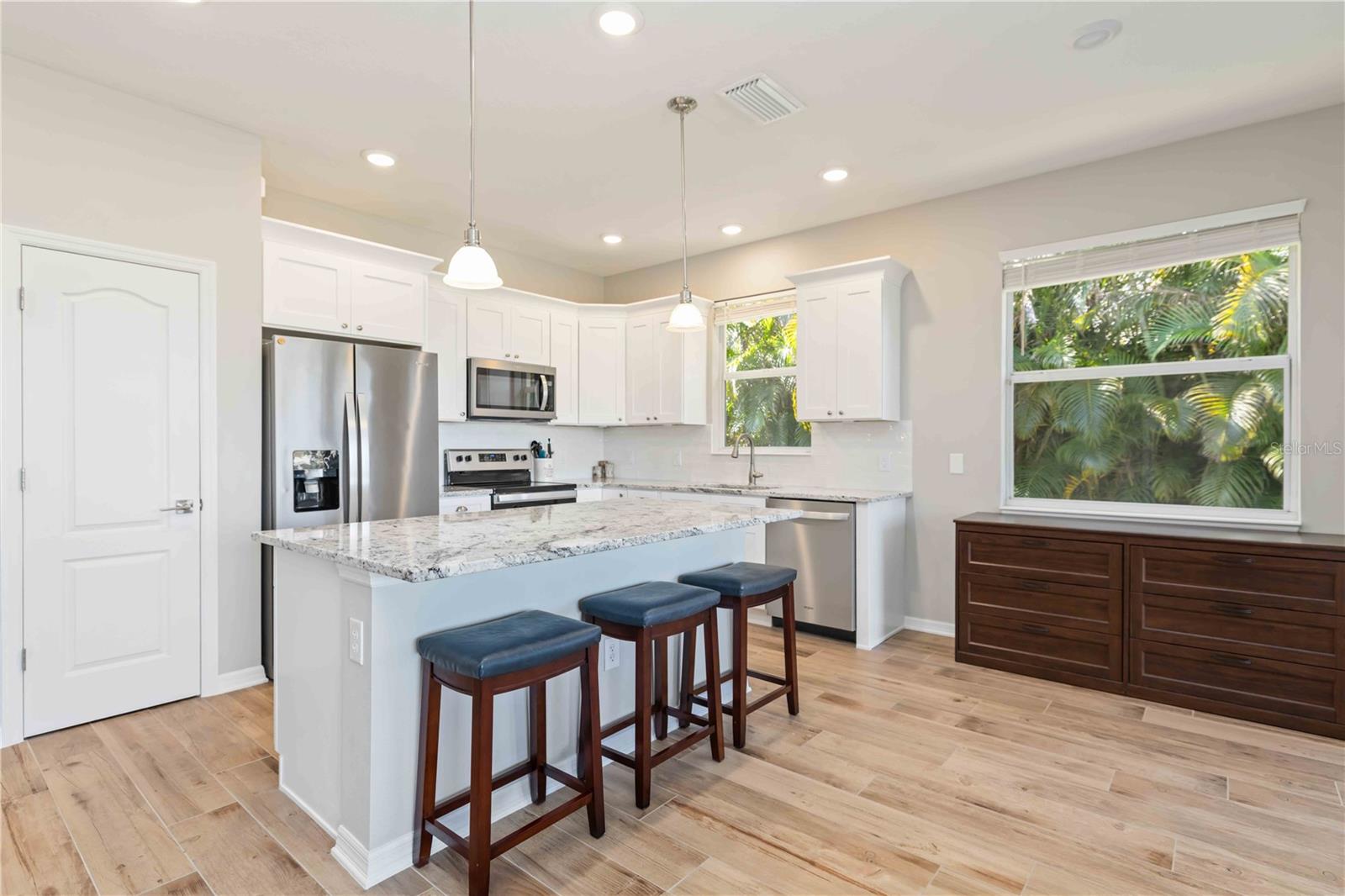 Image 7 of 25 For 5220 Lakehurst Court