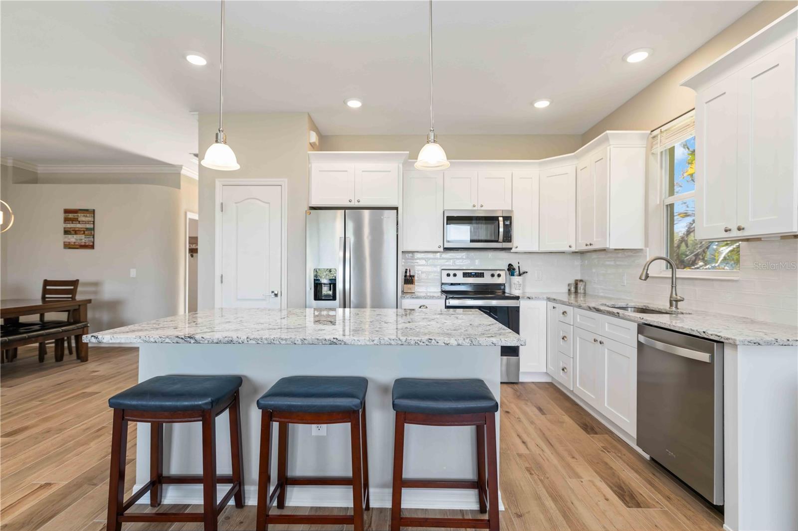 Image 8 of 25 For 5220 Lakehurst Court