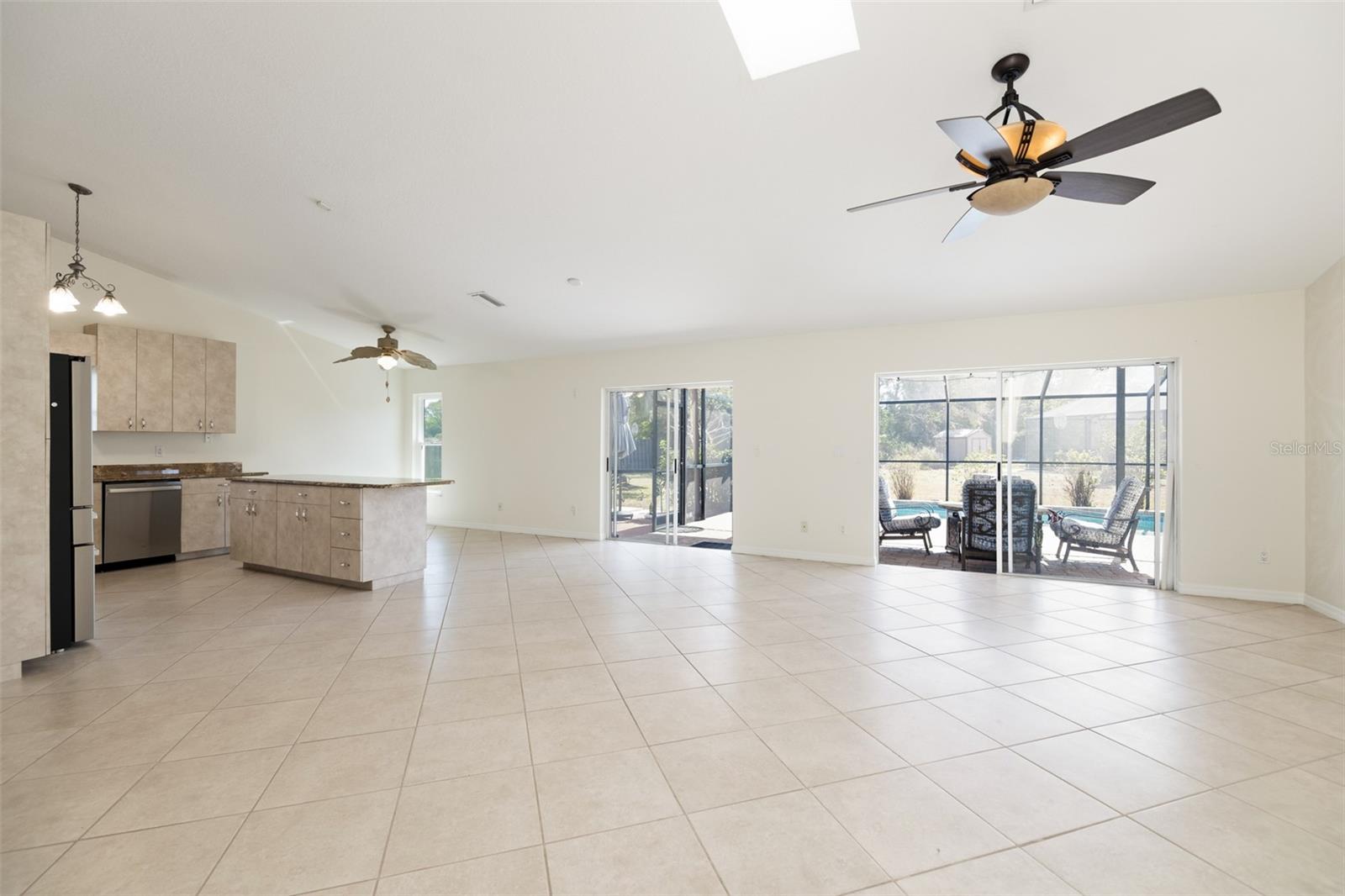 Image 5 of 17 For 7135 Queen Palm Circle