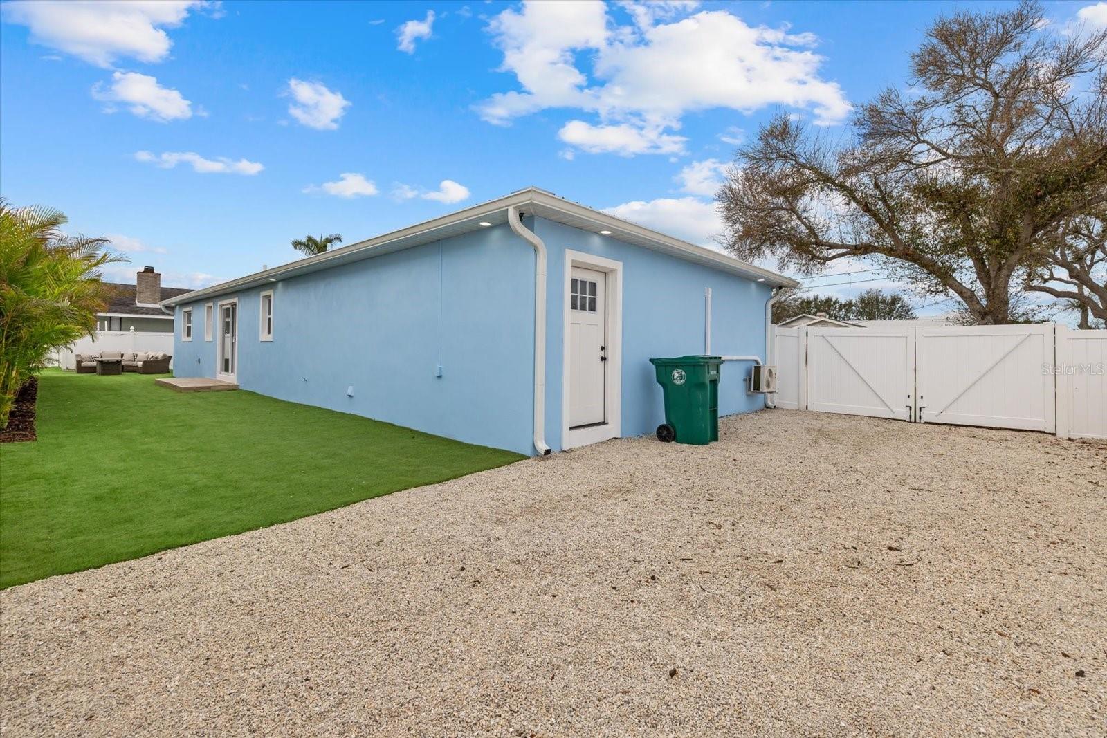 Image 16 of 29 For 912 21st Avenue W