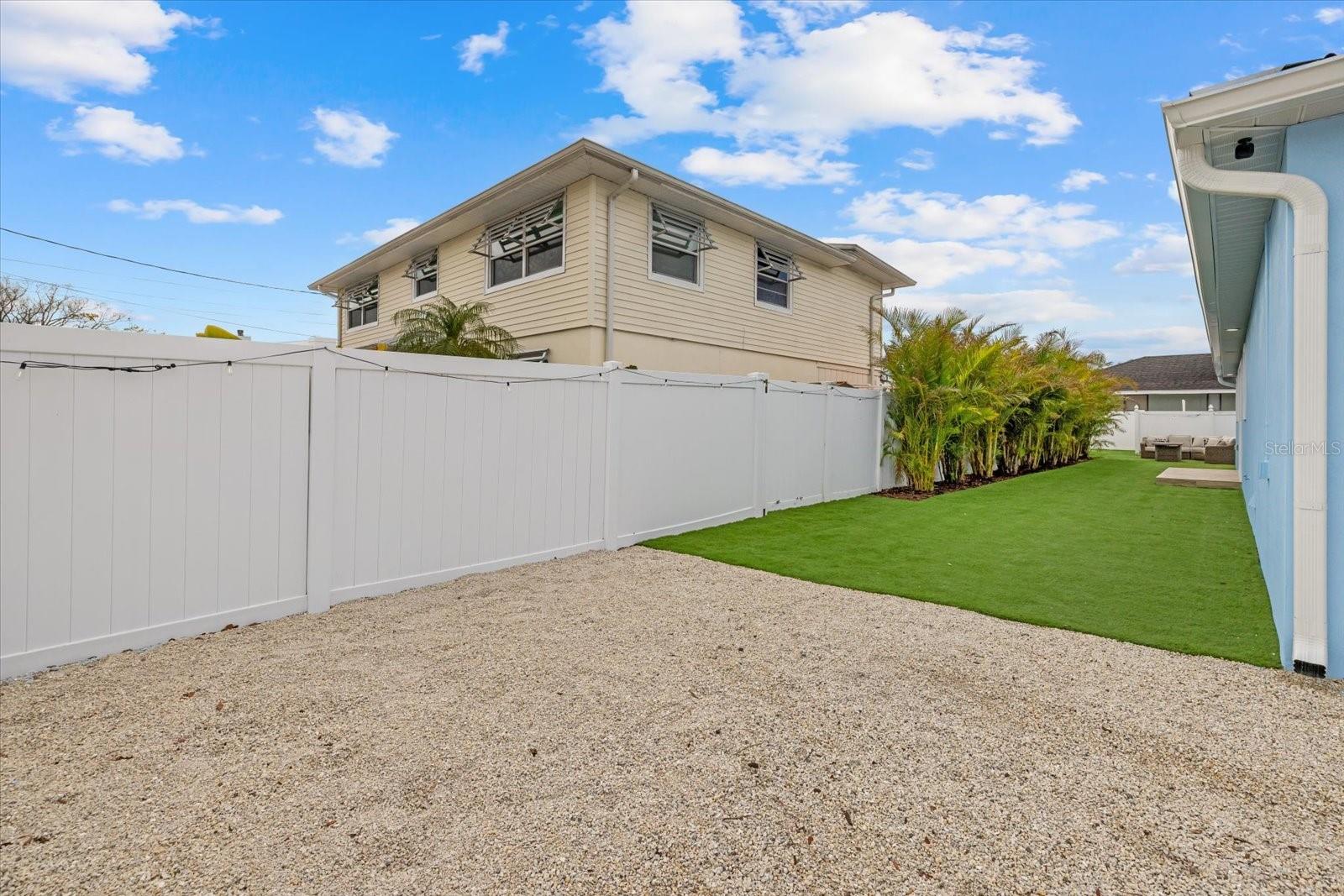 Image 17 of 29 For 912 21st Avenue W