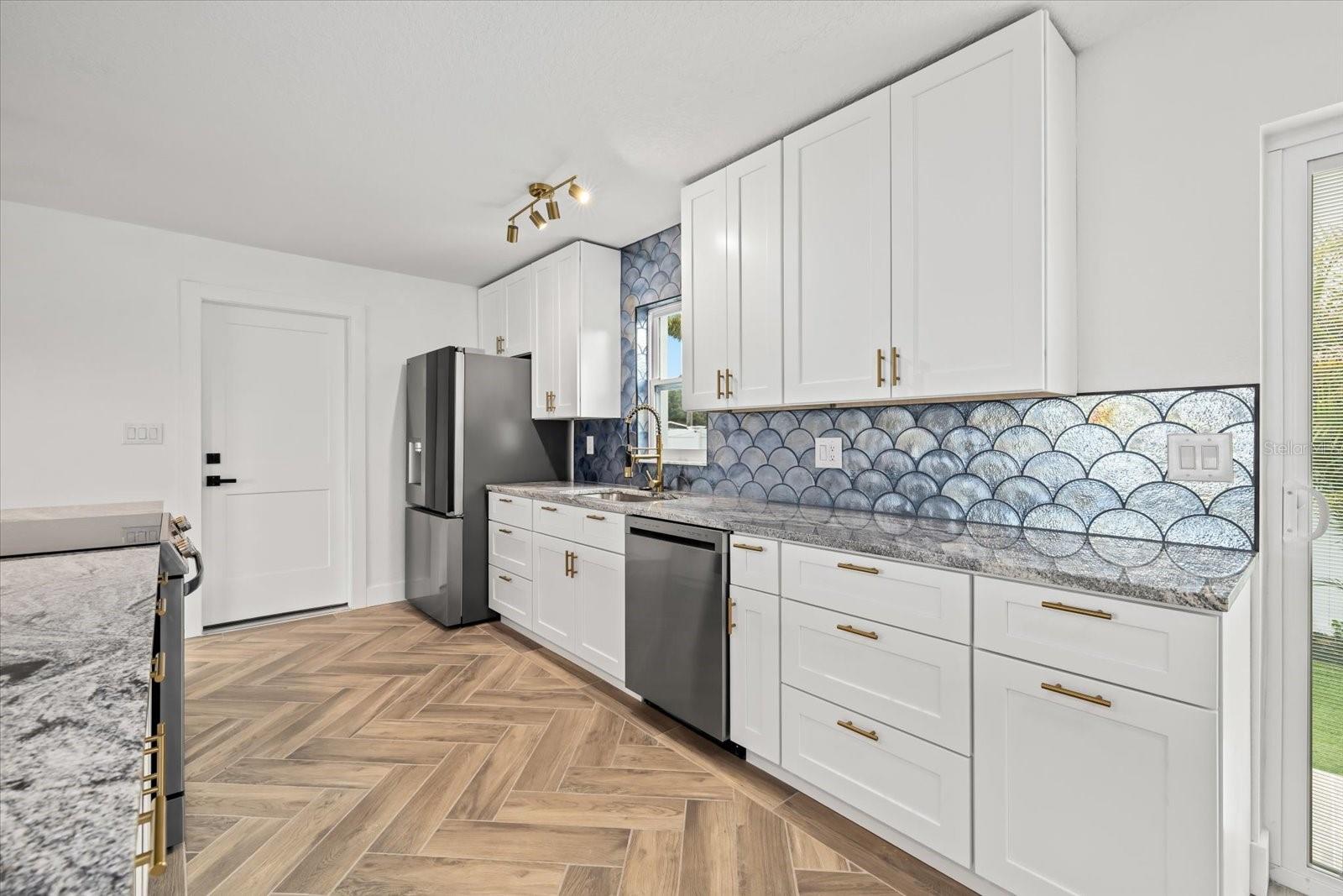 Image 5 of 29 For 912 21st Avenue W