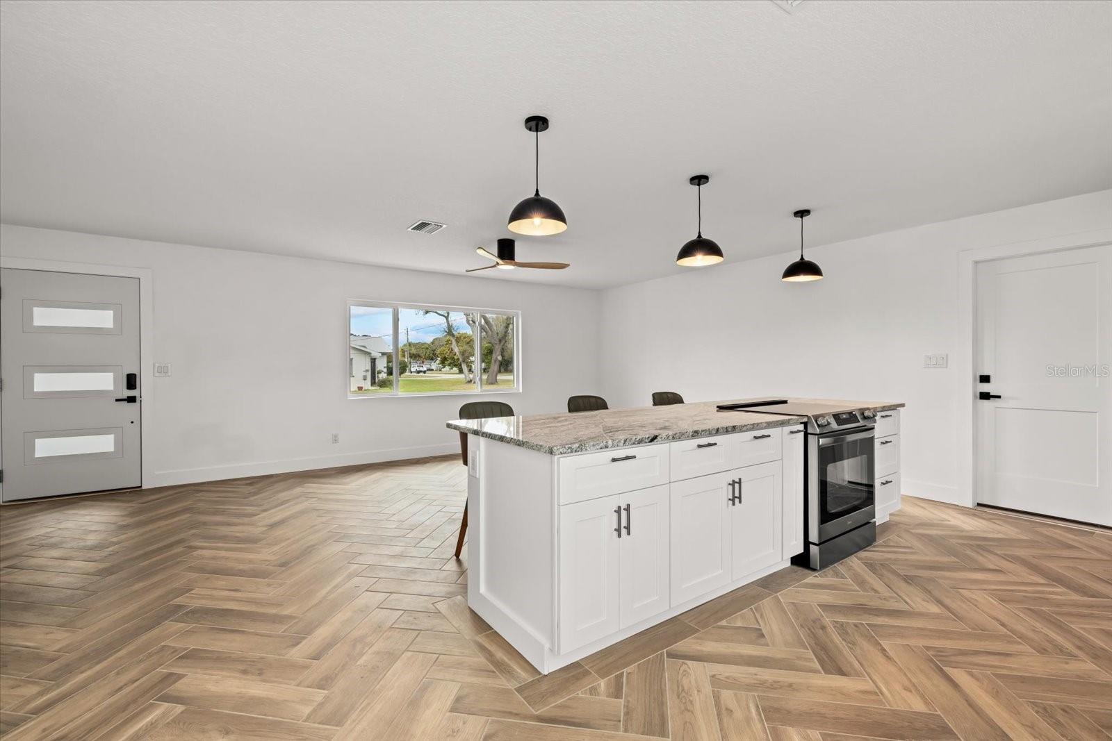 Image 6 of 29 For 912 21st Avenue W