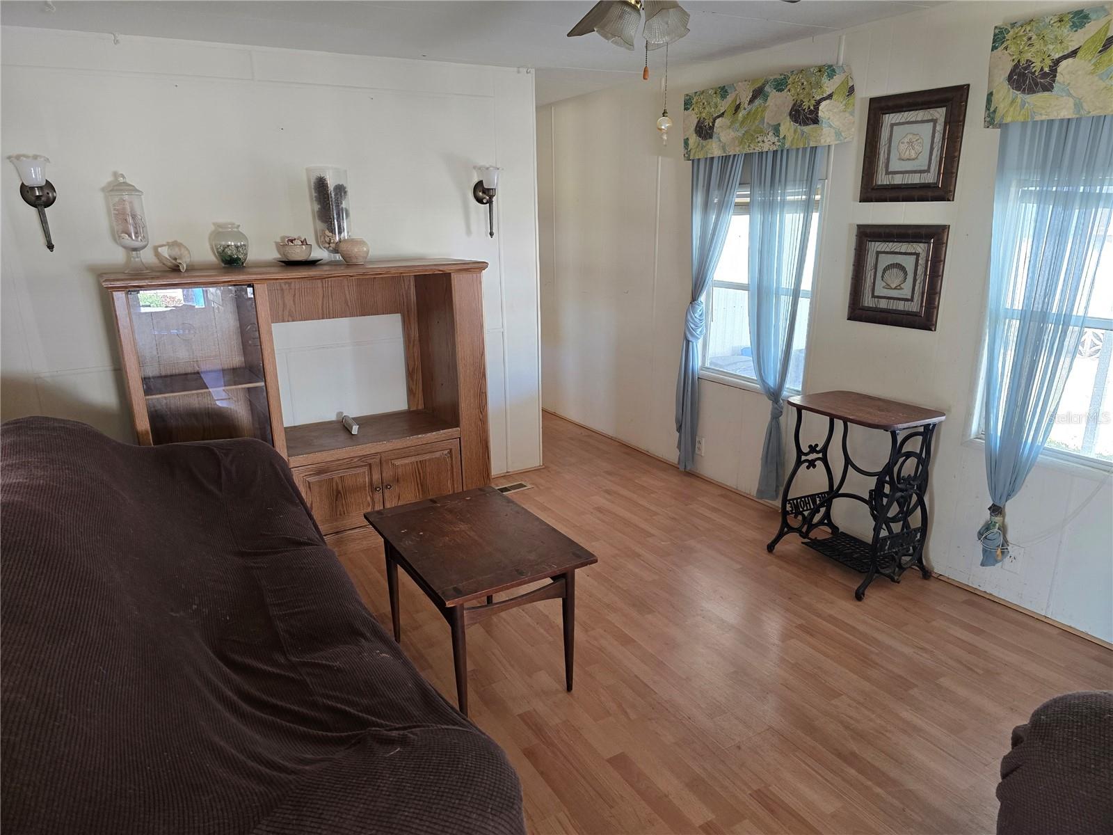 Image 3 of 4 For 5316 53rd Avenue E E3