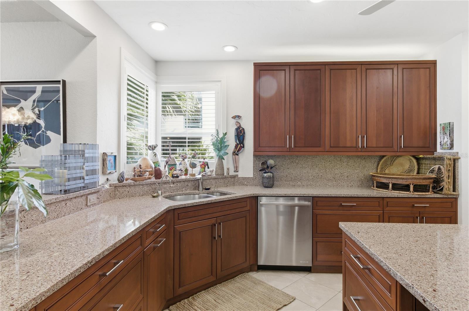 Image 22 of 81 For 350 Gulf Of Mexico Drive 219