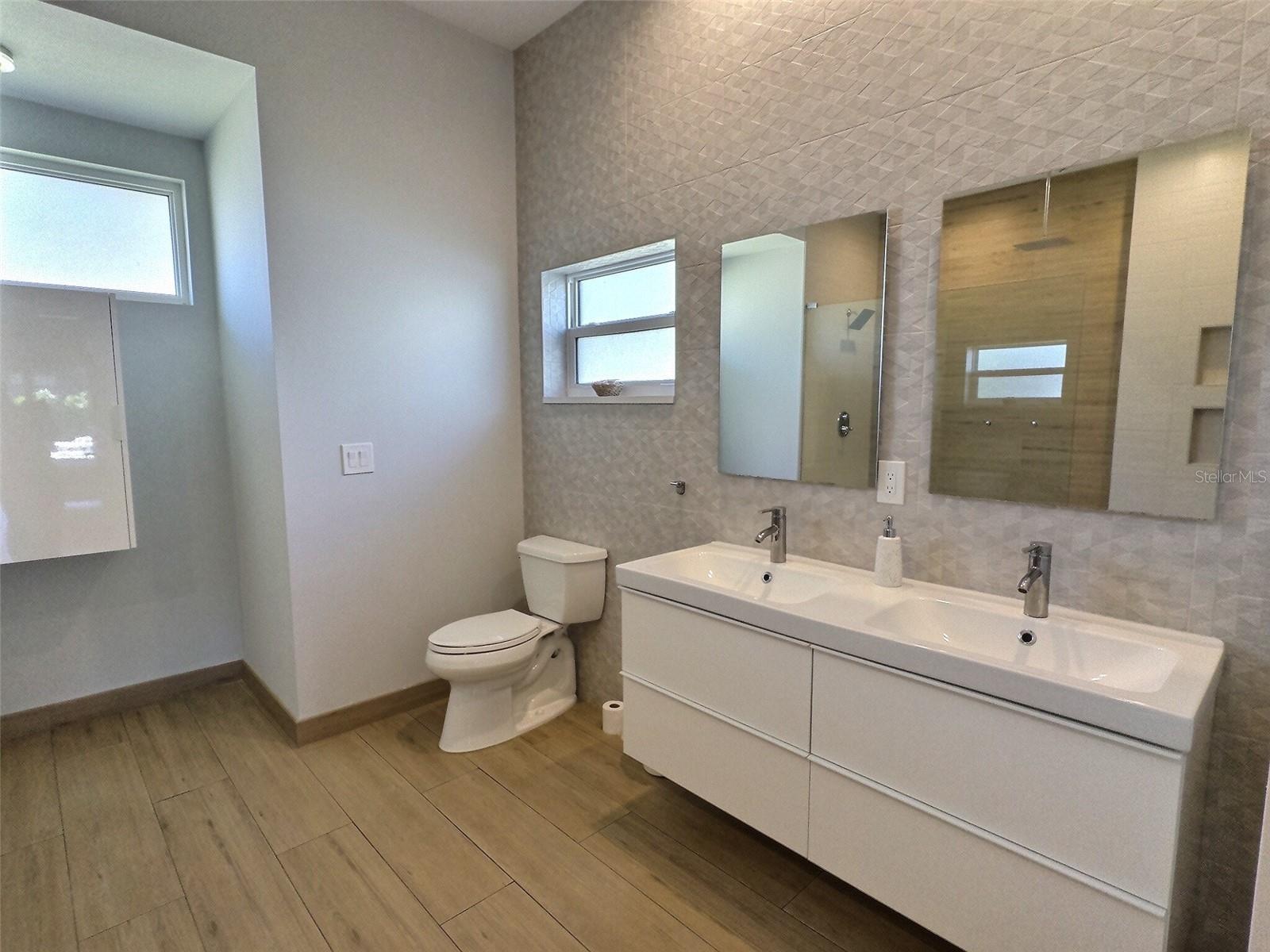 Image 11 of 22 For 4630 Classique Drive