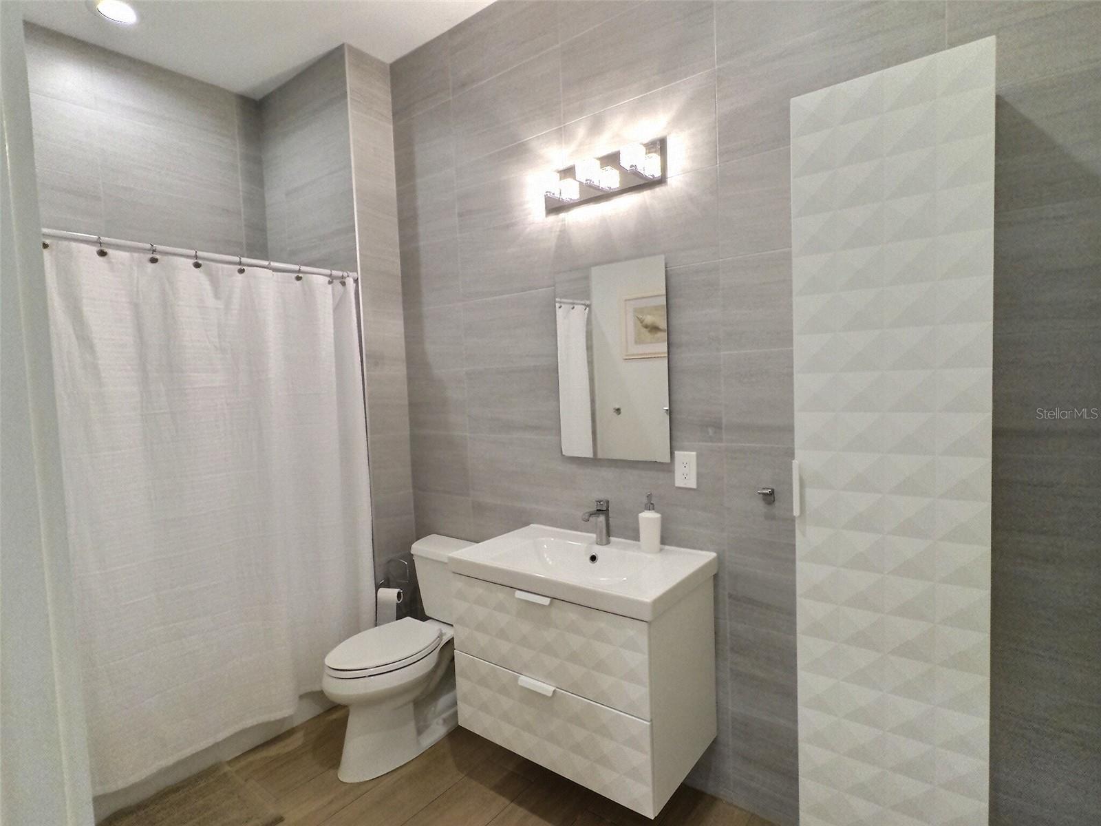 Image 18 of 22 For 4630 Classique Drive