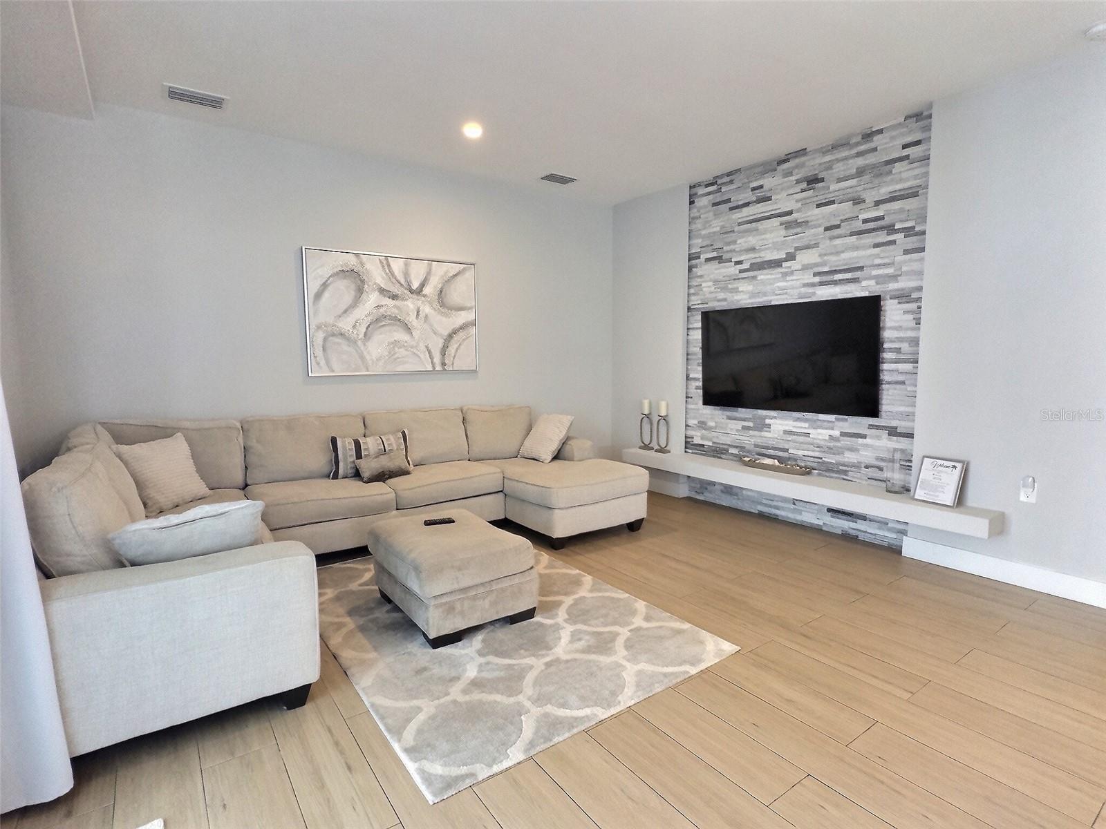 Image 7 of 22 For 4630 Classique Drive