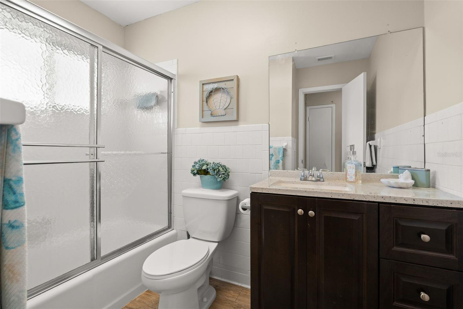 Image 9 of 24 For 2039 Canal Dr  N33