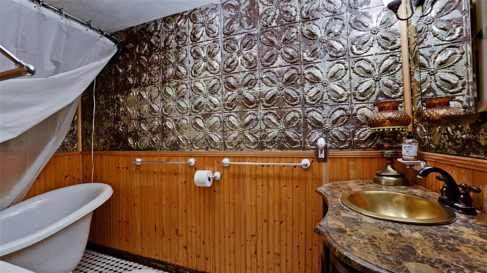 Image 10 of 25 For 714 29th Street W