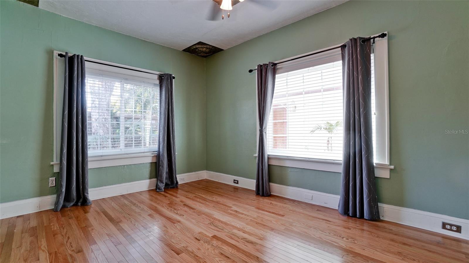 Image 13 of 25 For 714 29th Street W