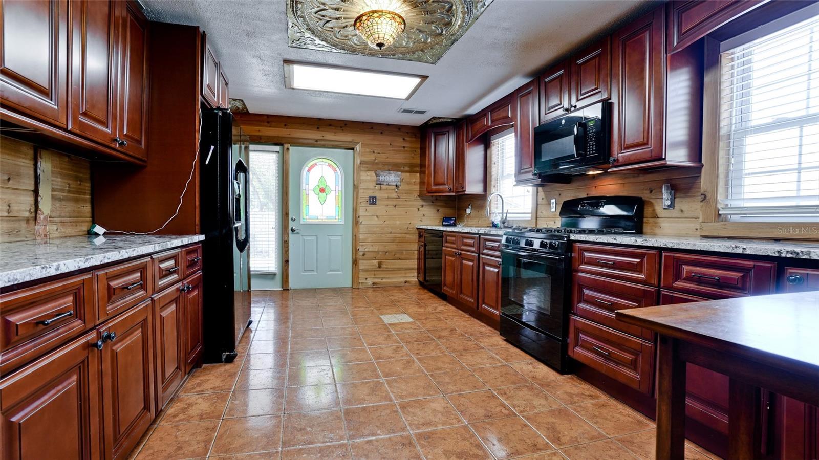 Image 18 of 25 For 714 29th Street W