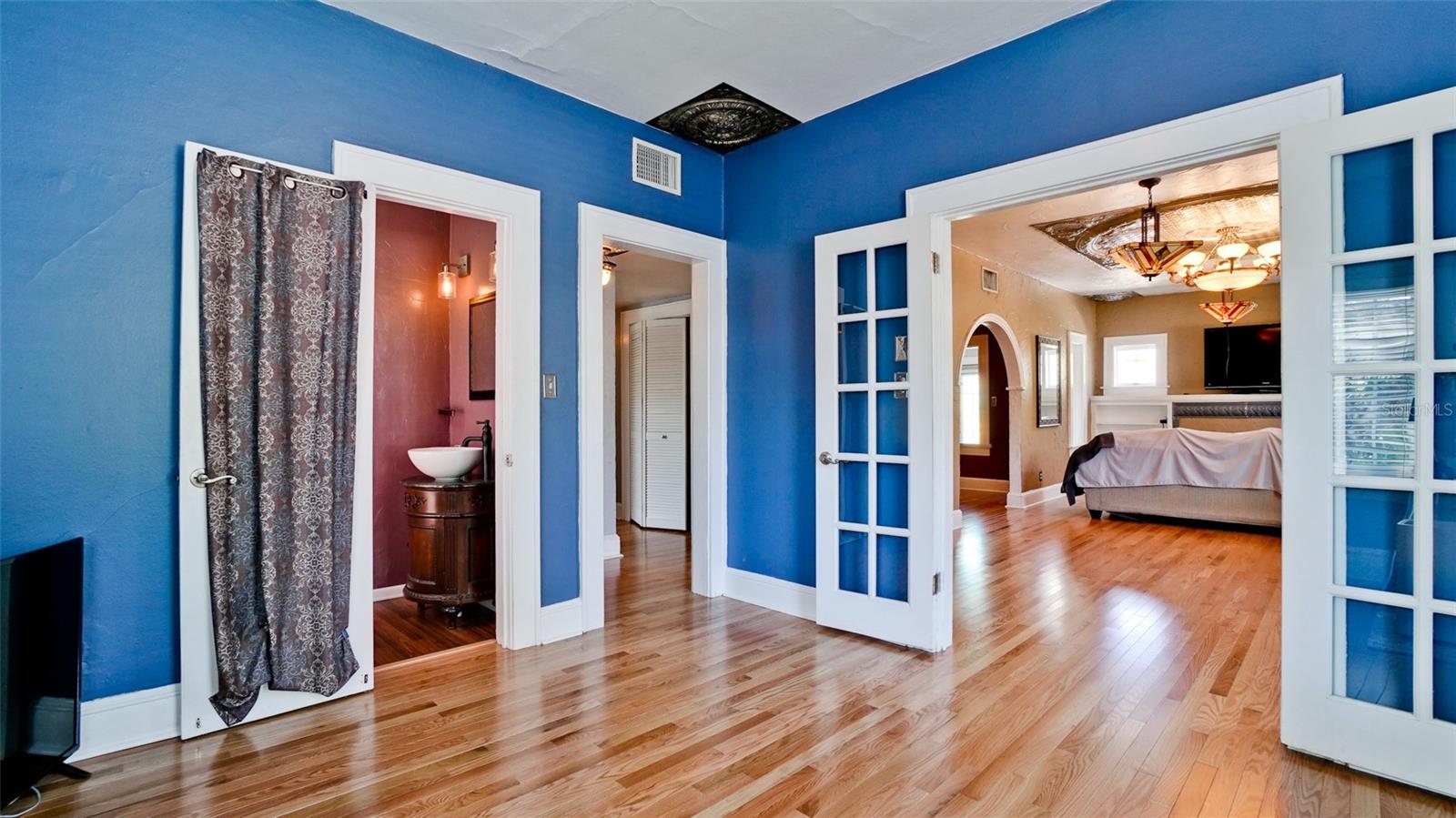 Image 4 of 25 For 714 29th Street W