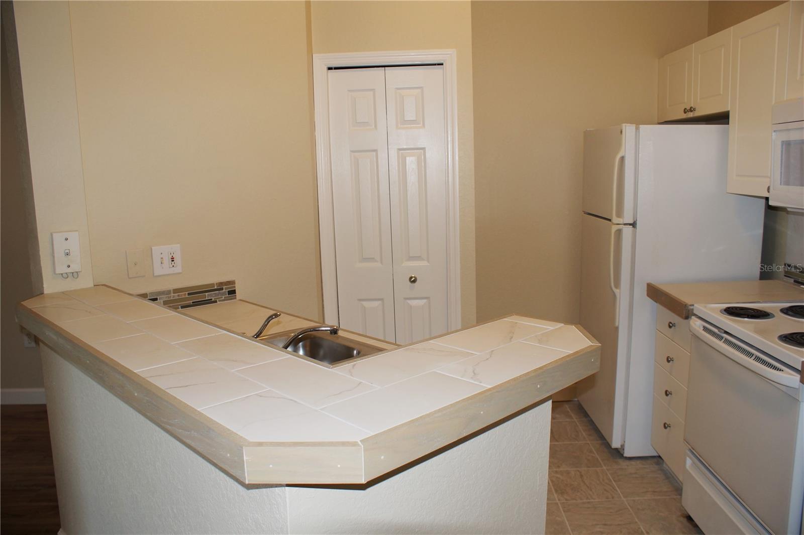 Image 6 of 21 For 5152 Northridge Road 307