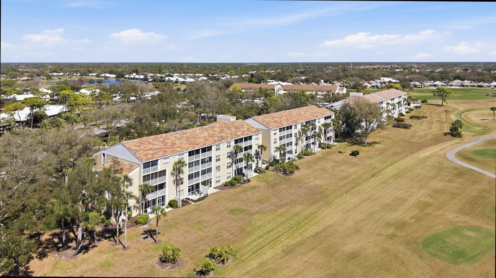 Image 35 of 55 For 813 Wexford Boulevard 813