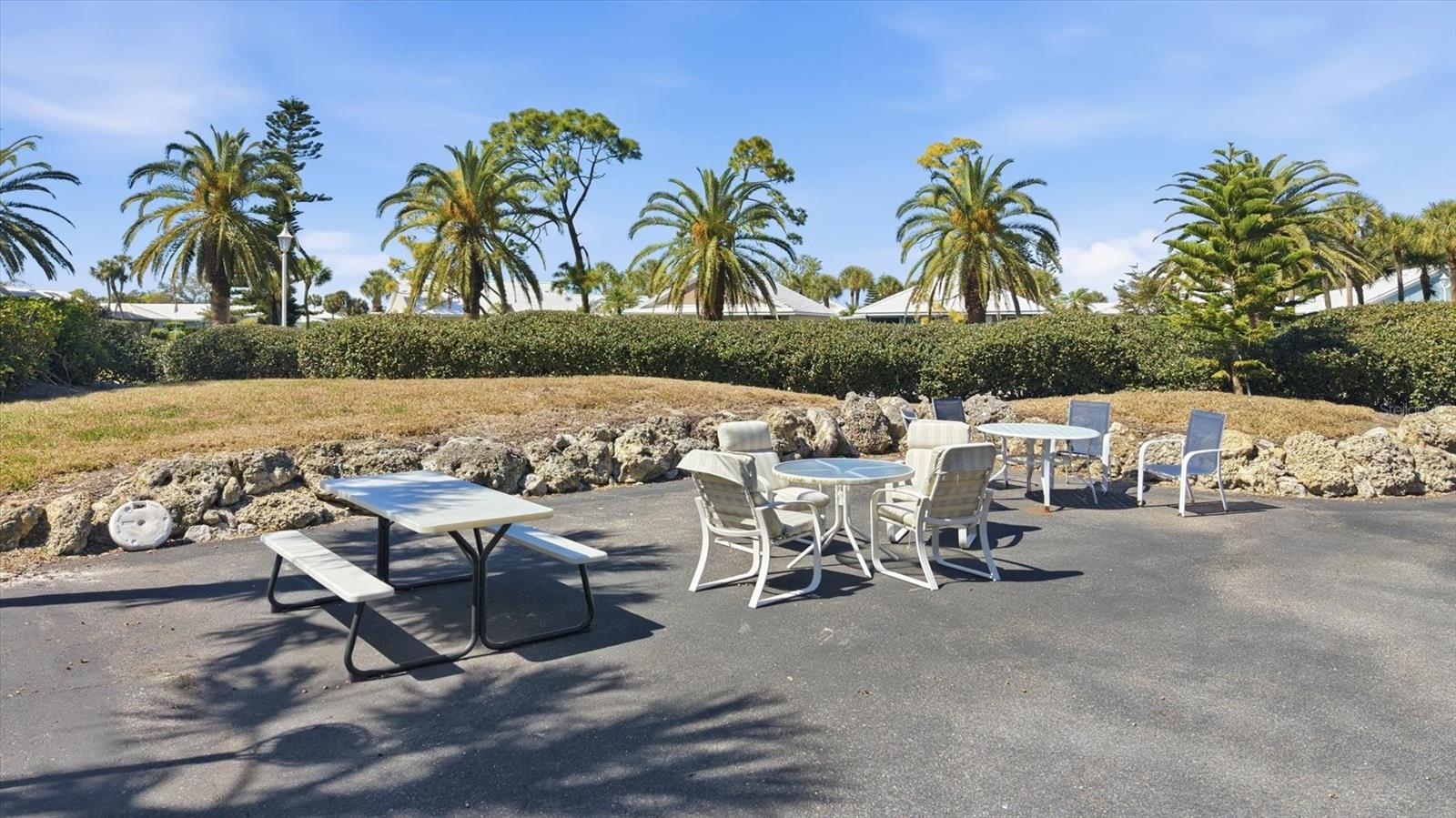 Image 37 of 55 For 813 Wexford Boulevard 813