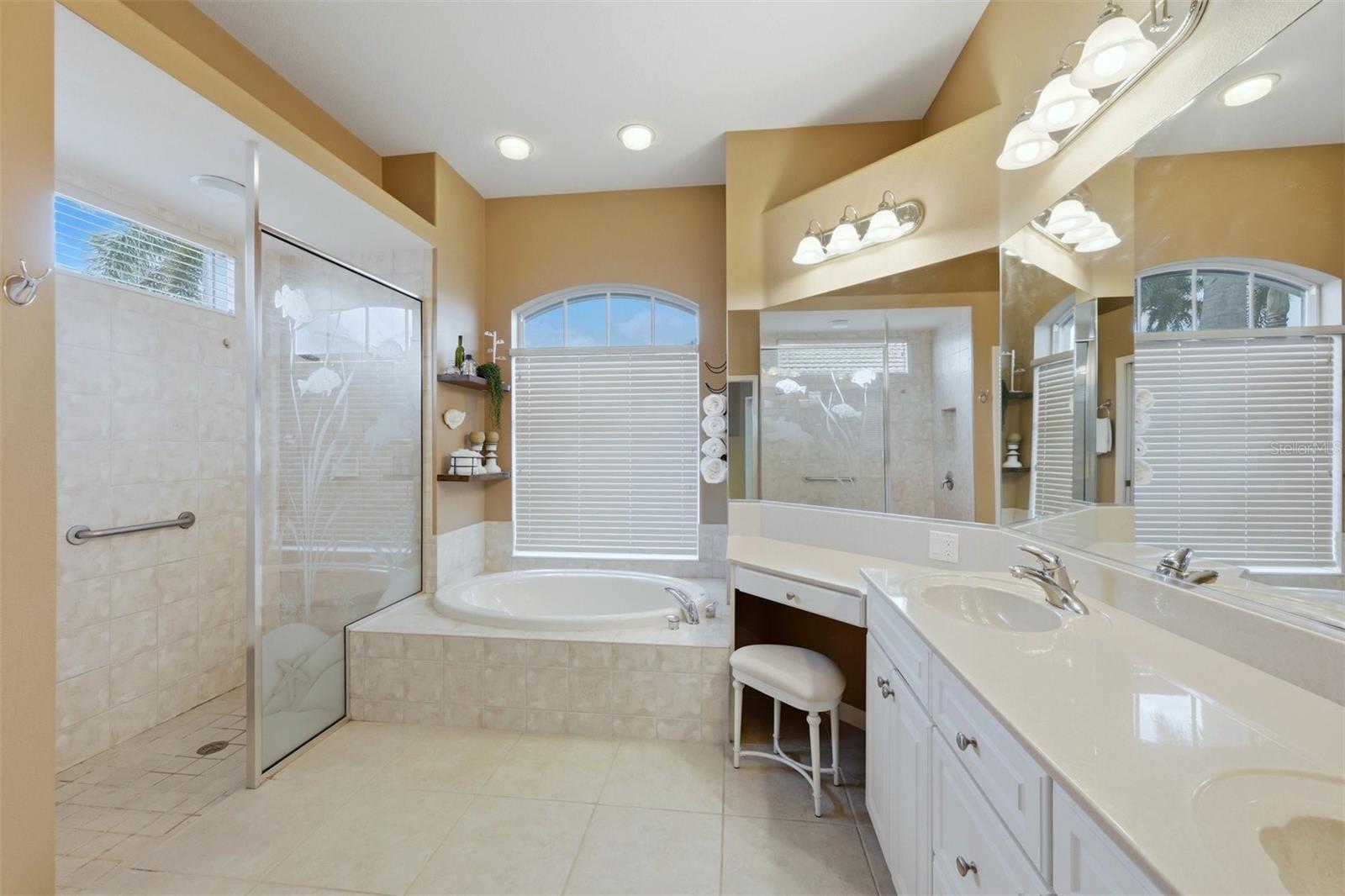 Image 23 of 85 For 811 Amaryllis Lane