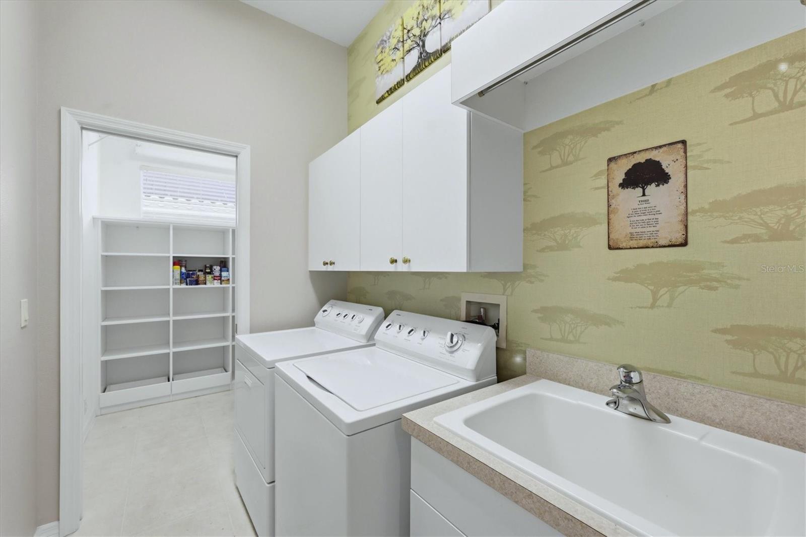 Image 37 of 85 For 811 Amaryllis Lane