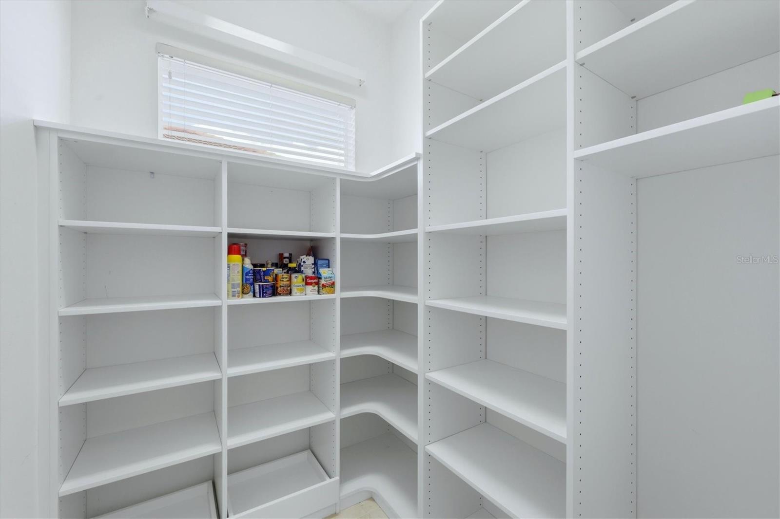 Image 38 of 85 For 811 Amaryllis Lane