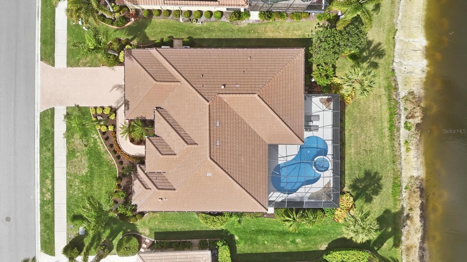 Image 40 of 85 For 811 Amaryllis Lane