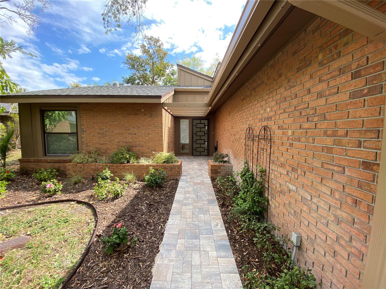 Image 2 of 38 For 1305 Water Oak Way N