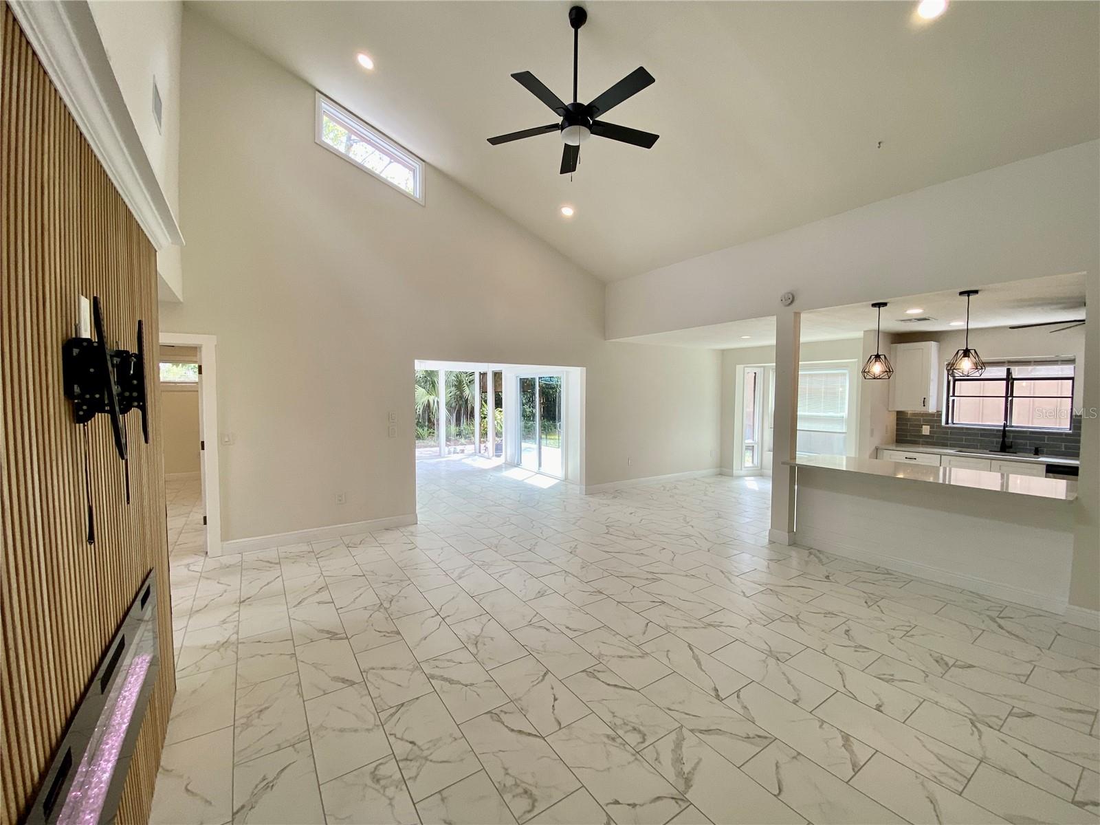 Image 4 of 38 For 1305 Water Oak Way N