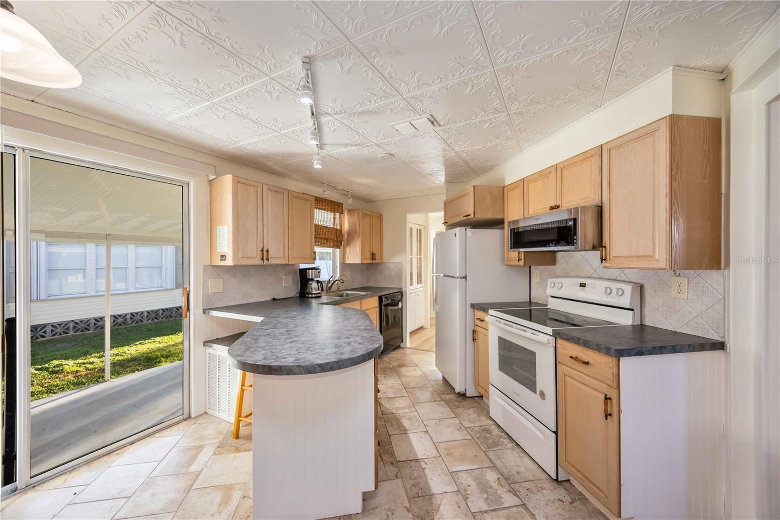 Image 10 of 32 For 10303 Burnt Store Road 14