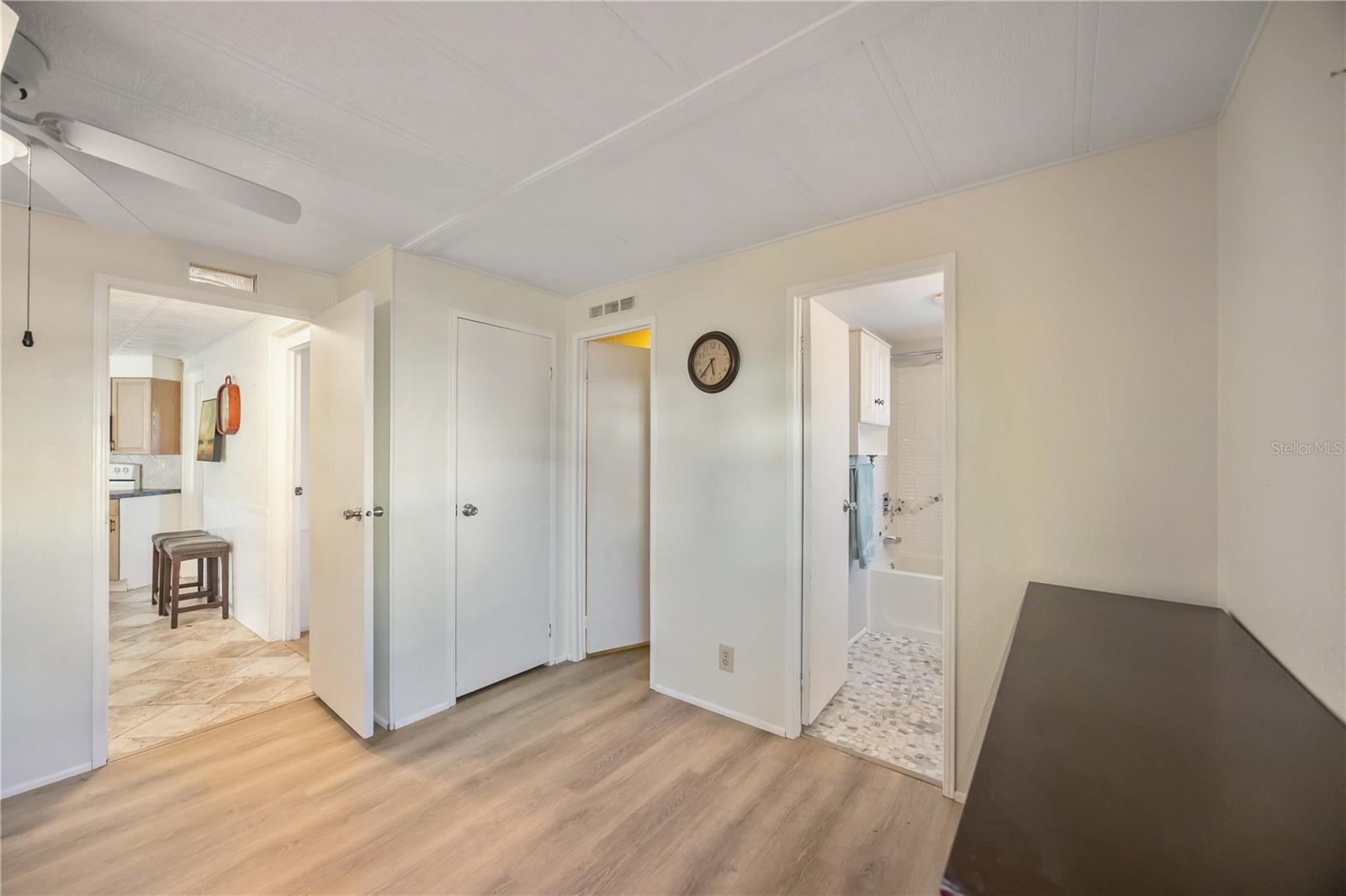 Image 21 of 32 For 10303 Burnt Store Road 14