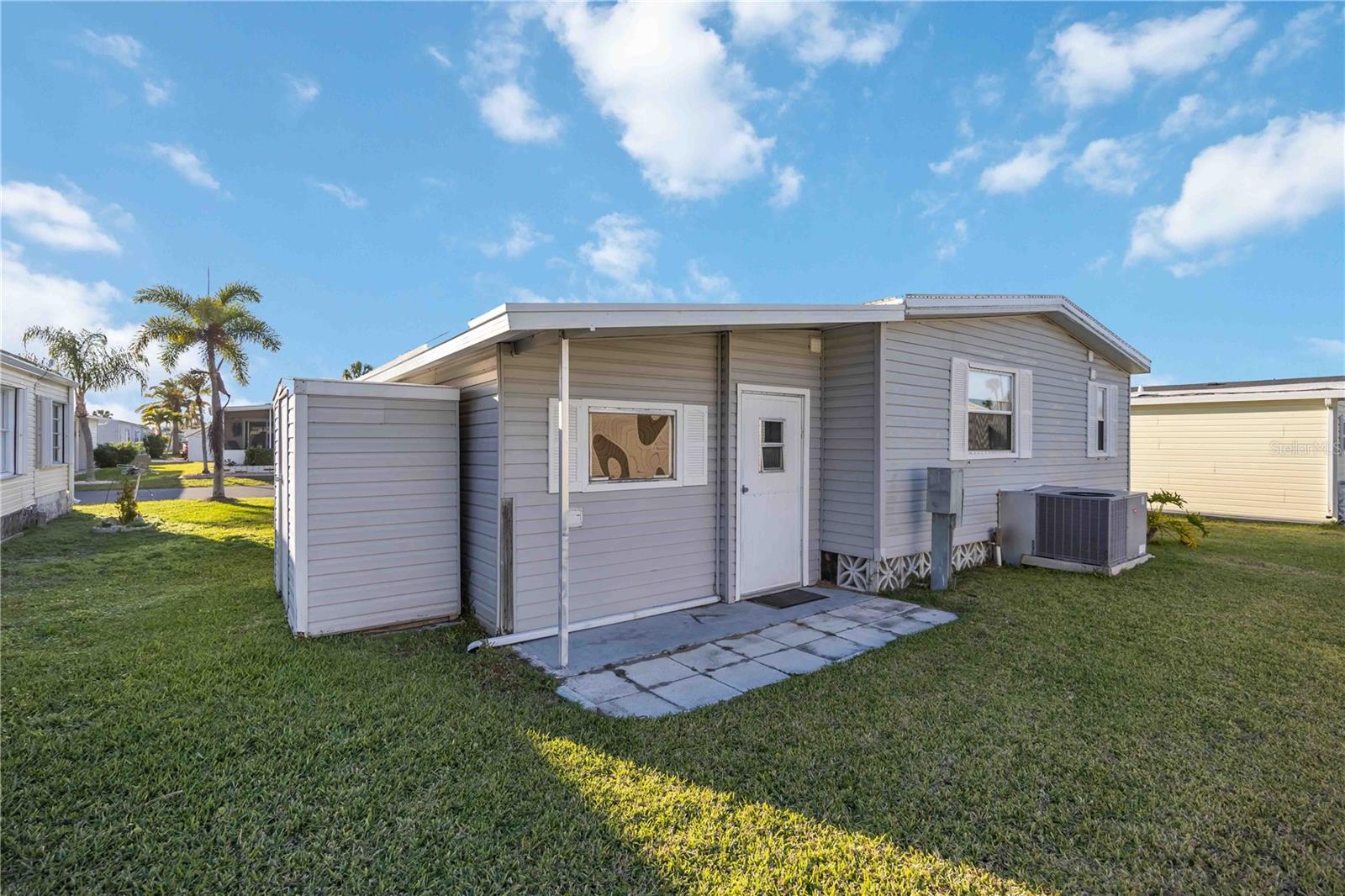 Image 25 of 32 For 10303 Burnt Store Road 14