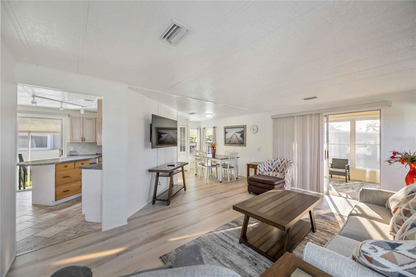 Image 7 of 32 For 10303 Burnt Store Road 14