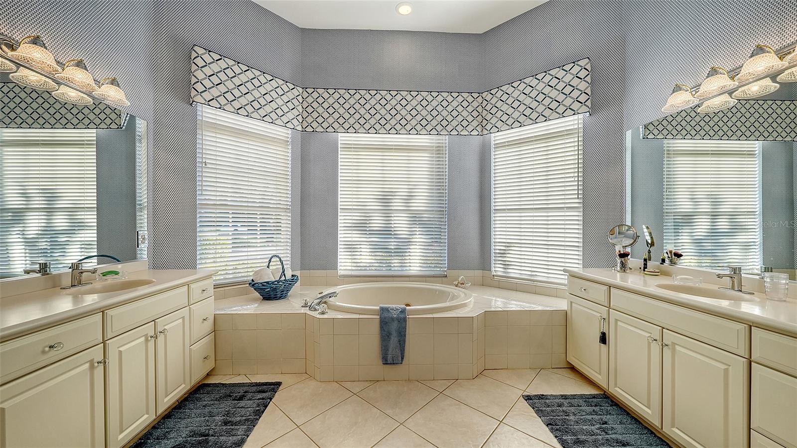 Image 41 of 91 For 480 Oriskany Court