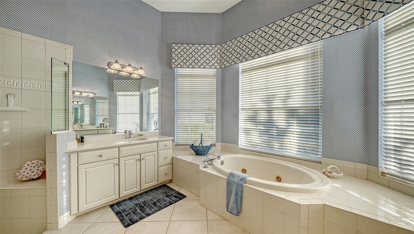 Image 42 of 91 For 480 Oriskany Court