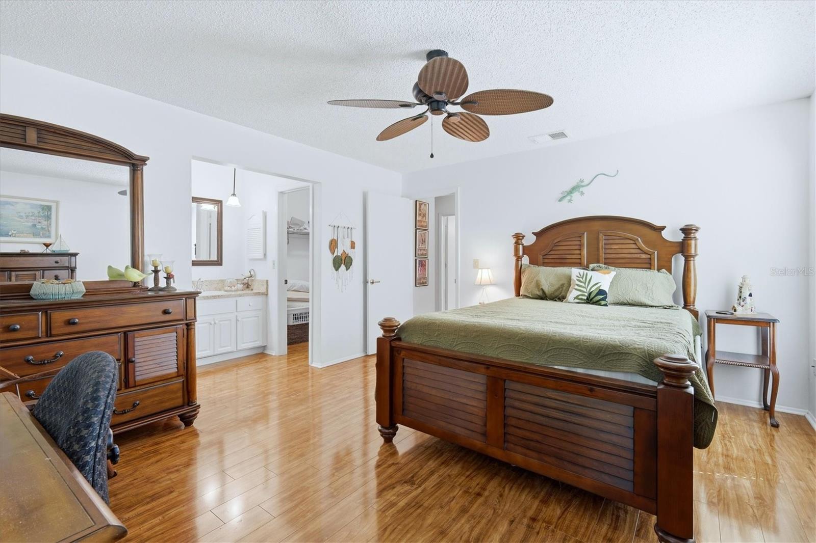 Image 18 of 32 For 3102 40th Street W