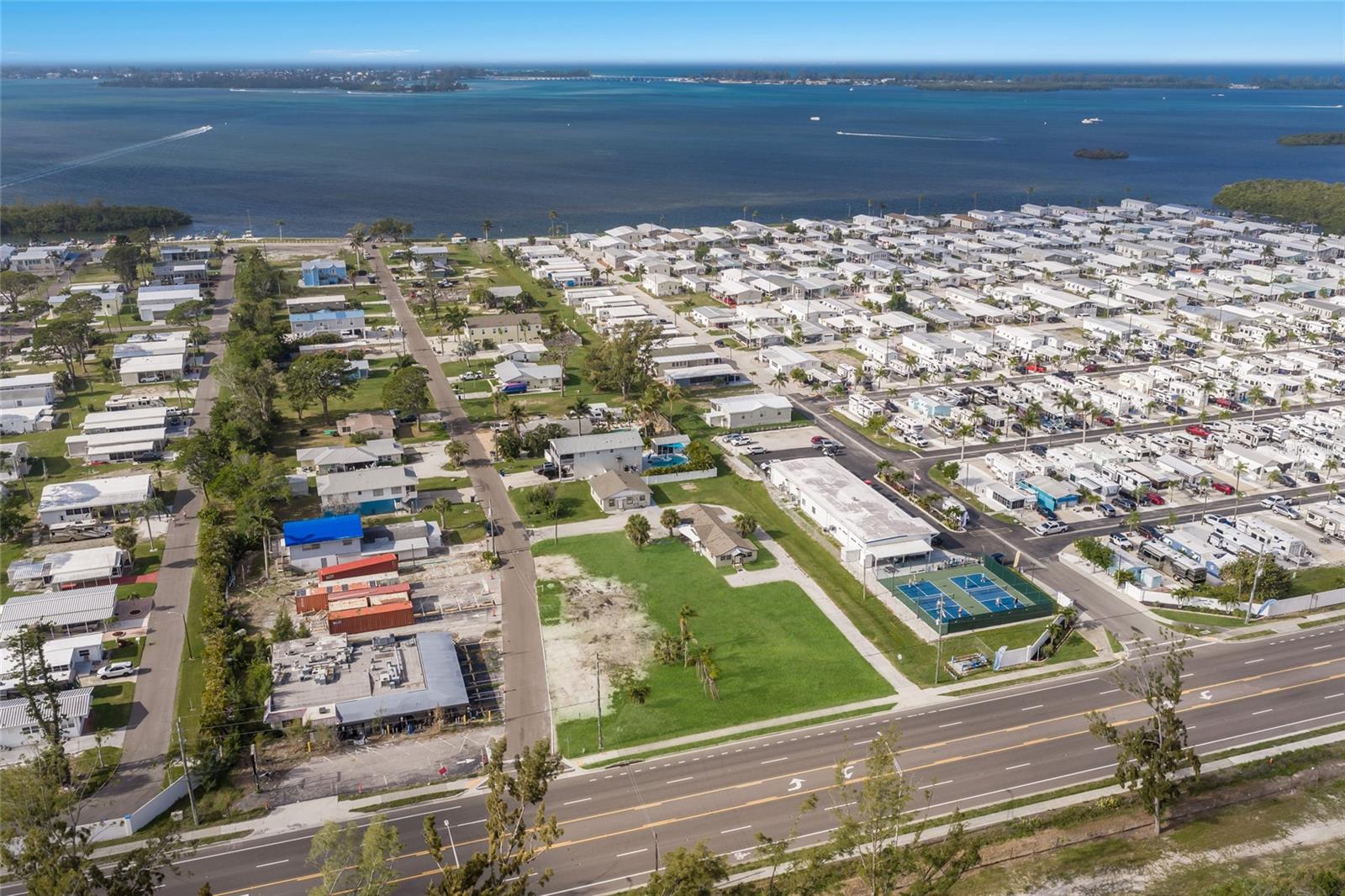 Image 3 of 5 For 10601-10611 Cortez Road W