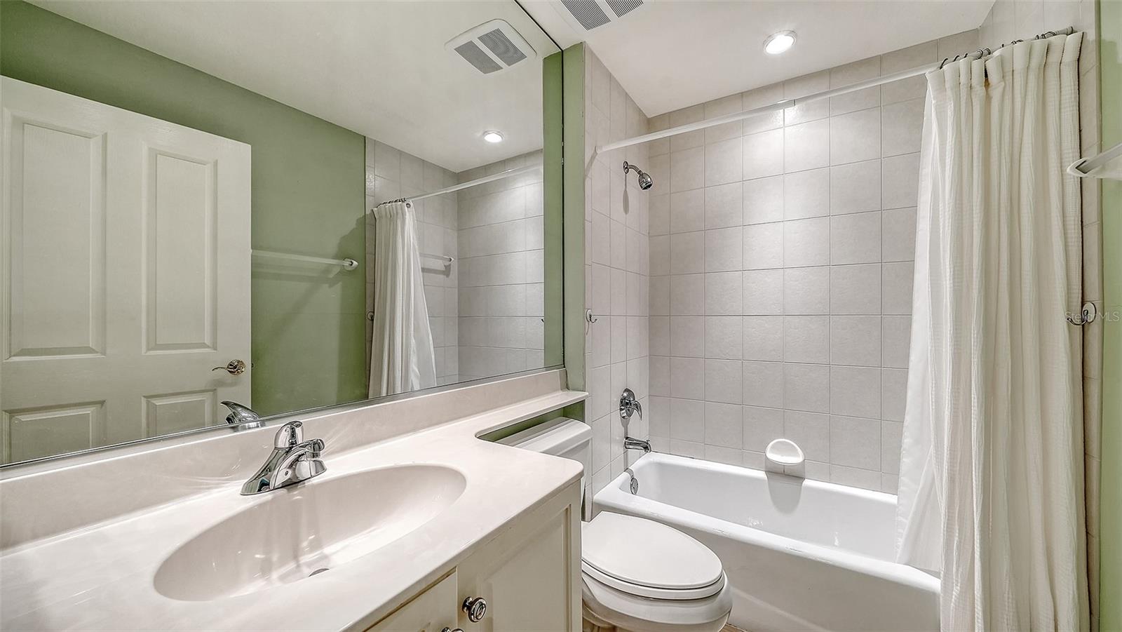 Image 18 of 32 For 5235 Parisienne Place 101b28